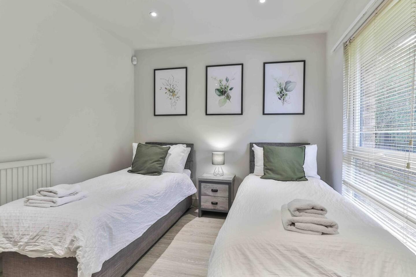 3 Bedroom Bungalow Close To Peak District With Garden Sheffield Ngoại thất bức ảnh